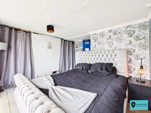 Bedroom- click for photo gallery